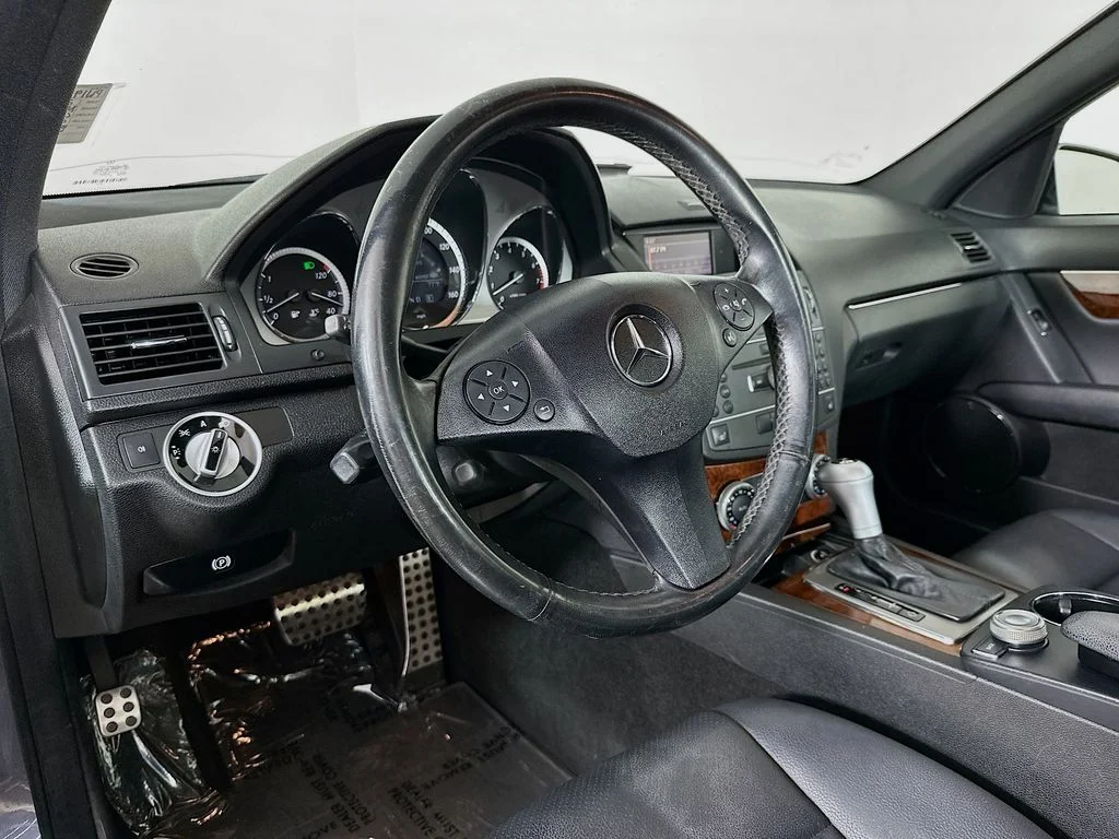 Used 2011  Mercedes-Benz C 300 image 10