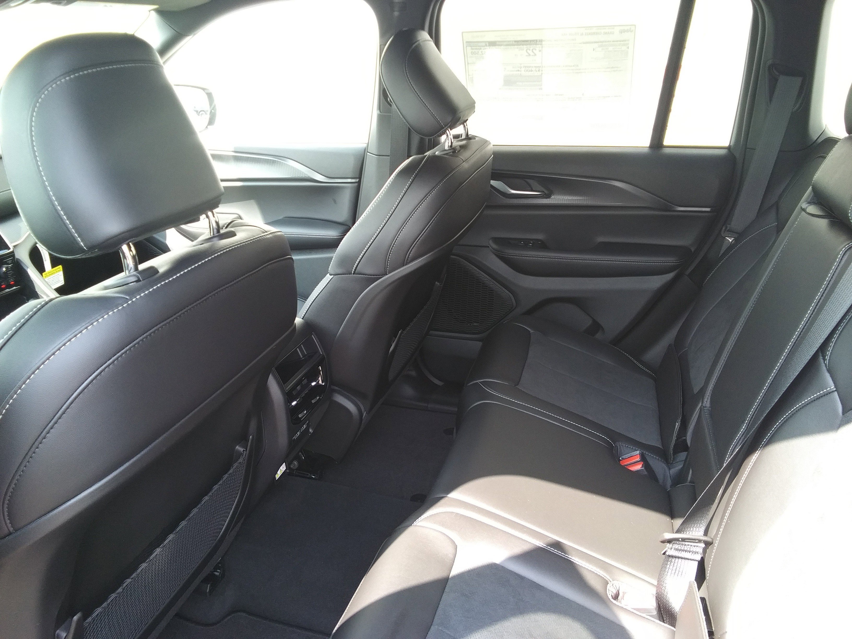 2025 Jeep Grand Cherokee Altitude X photo 2