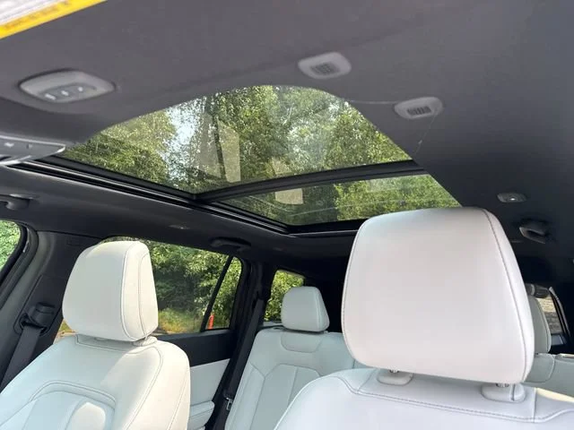 New 2026 Diamond Black Crystal Pearlcoat Jeep Limited image 26