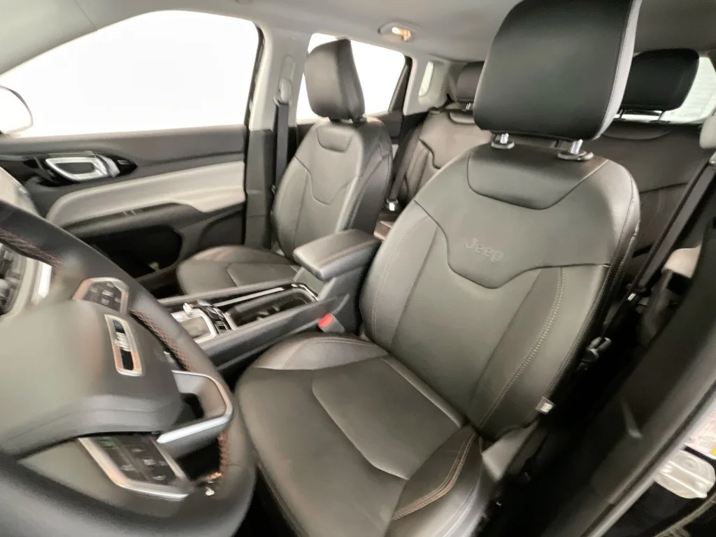 Used 2022 Diamond Black Crystal Pearl Coat Jeep Limited image 18