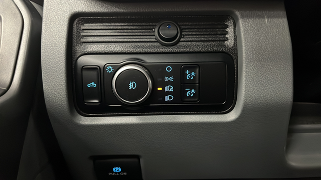 Used 2024 Oxford White Ford XLT image 29