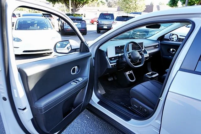 Used 2024 Gray Hyundai SEL image 35