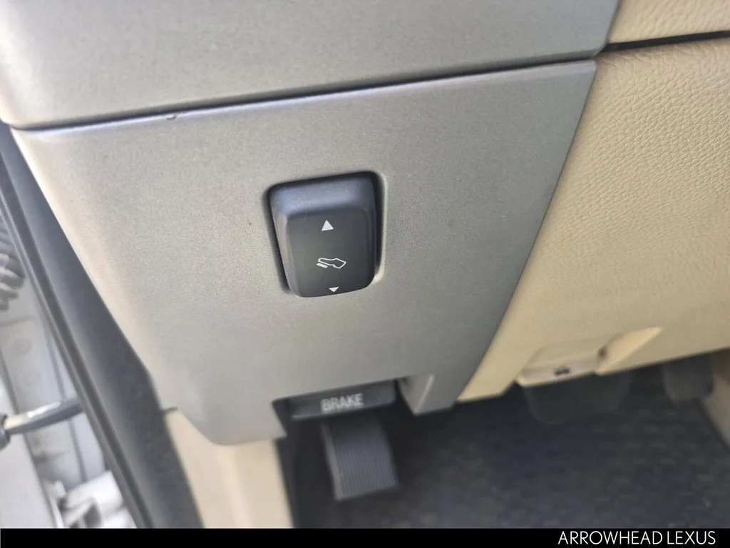 Used 2011 White Ford XLT image 21