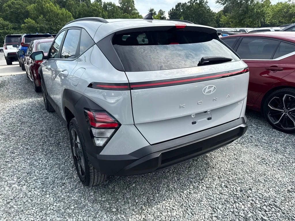 Used 2025 Gray Hyundai SEL image 4