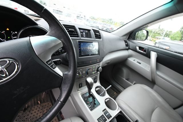 Used 2012 Green Toyota SE image 9