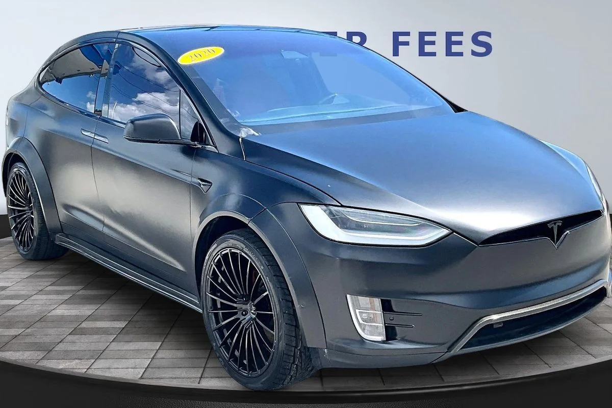 Used 2020  Tesla Performance Dual Motor All-Wheel Drive image 3