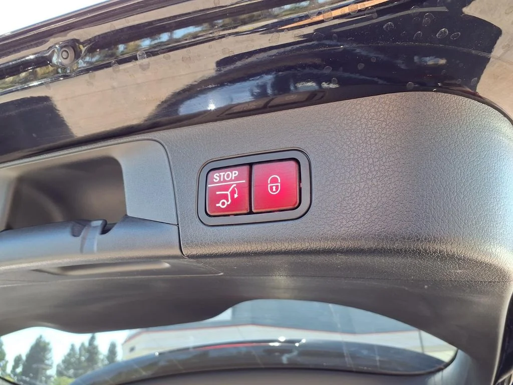 Used 2020 Black Mercedes-Benz GLB 250 image 23