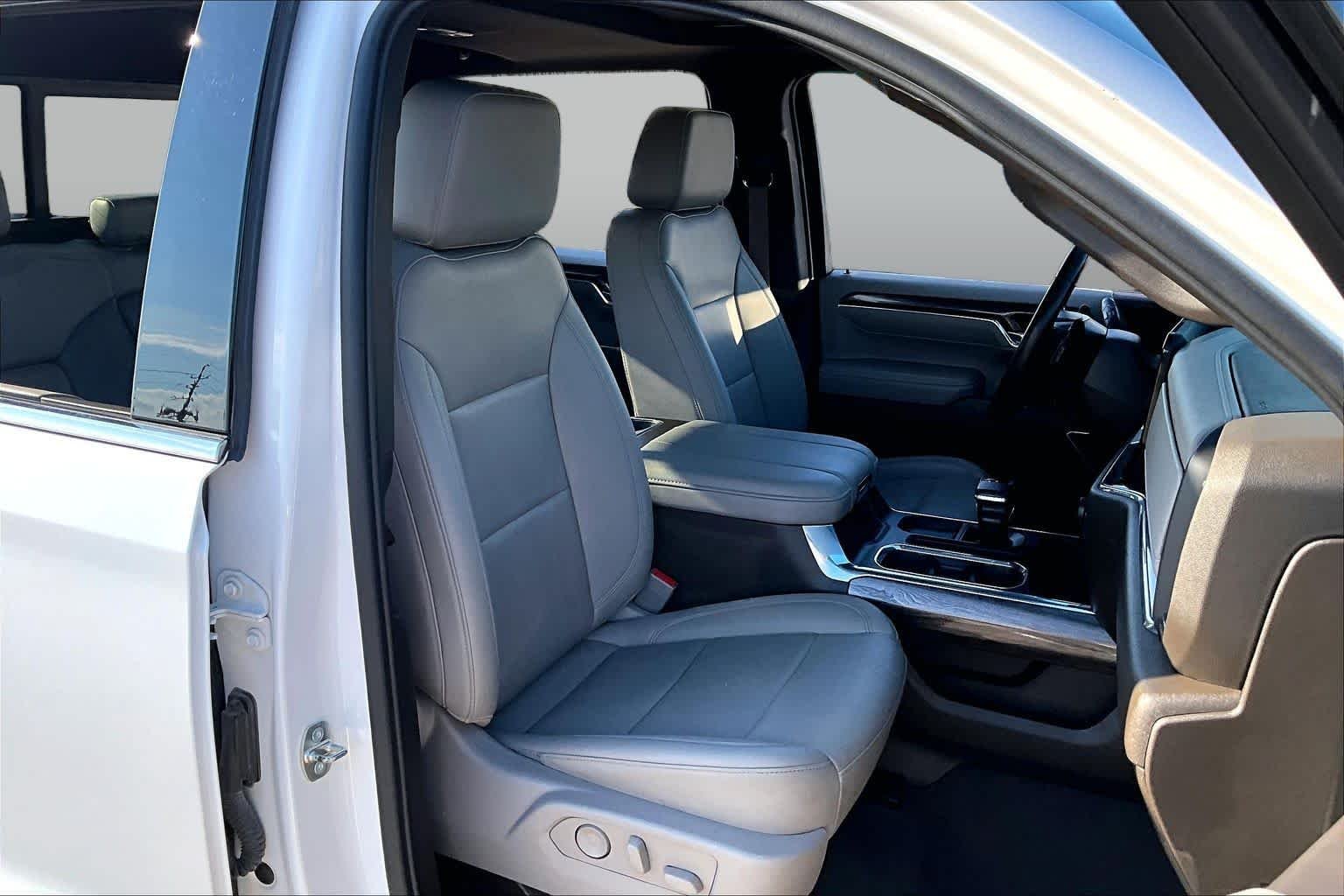 Used 2023 Iridescent Pearl Tricoat Chevrolet LTZ image 9
