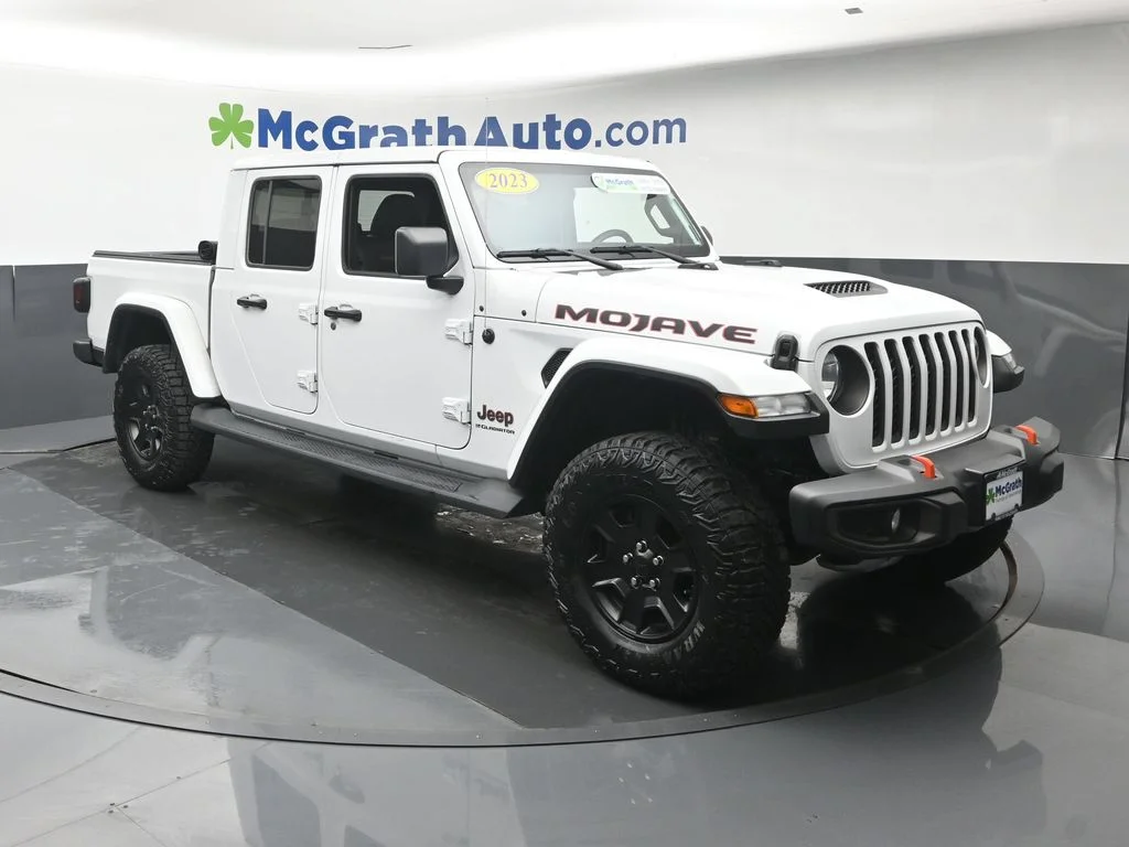 Used 2023 White Jeep Mojave image 2