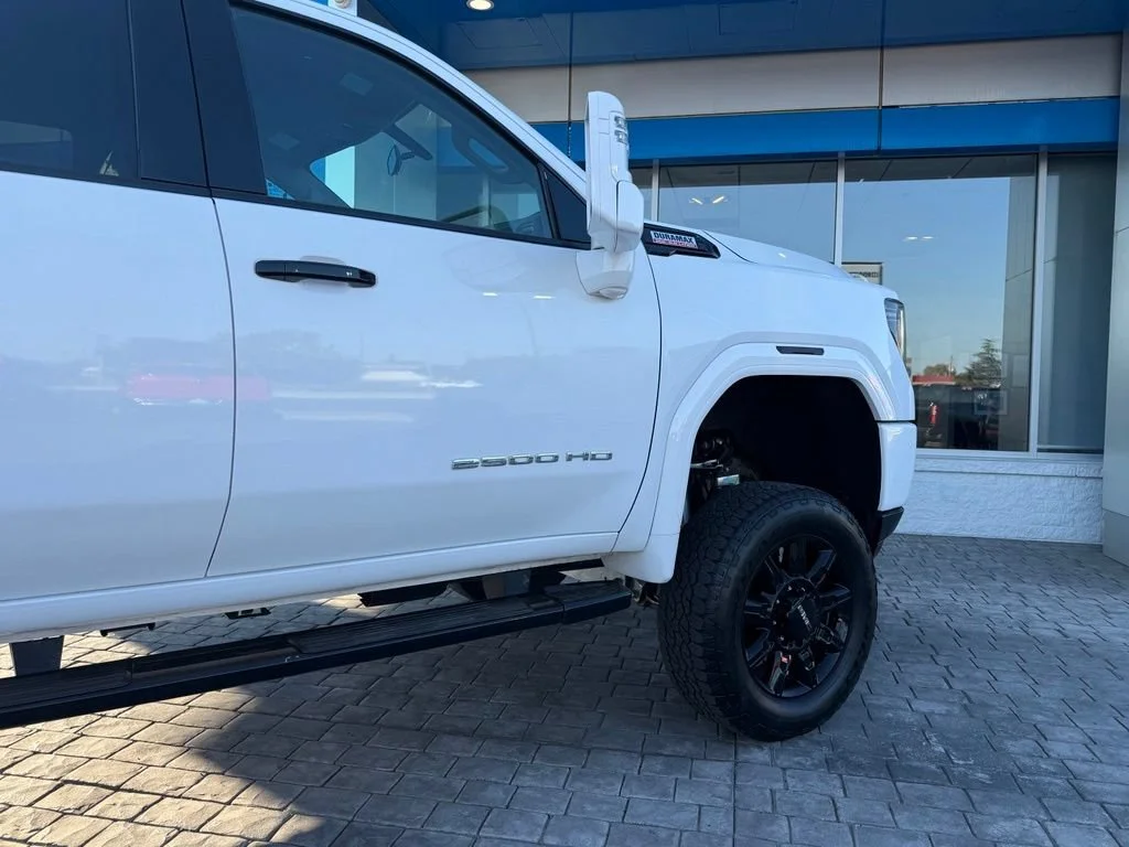 Used 2023 SUMMIT WHITE GMC Pro image 12