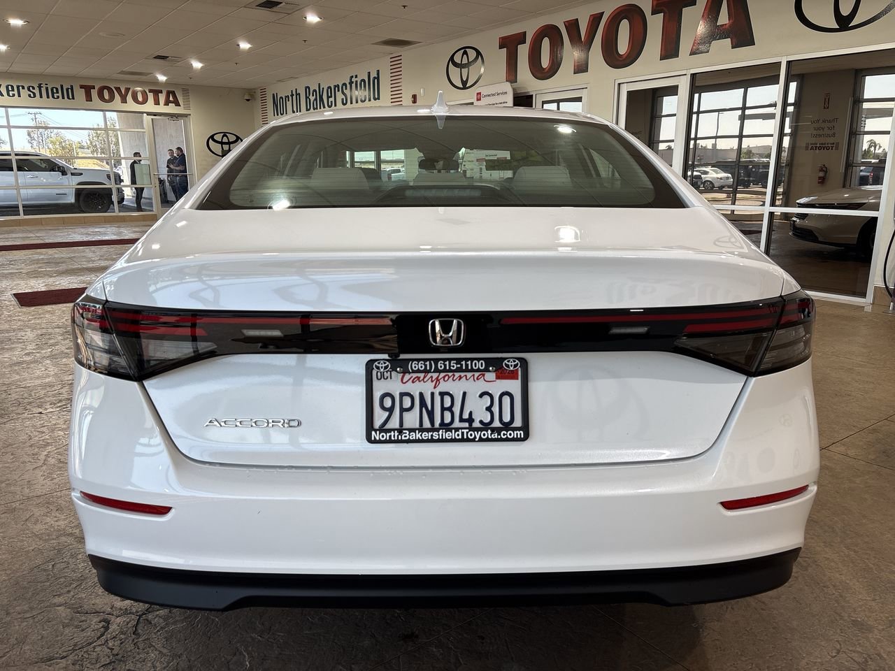 Used 2024 White Honda EX image 9