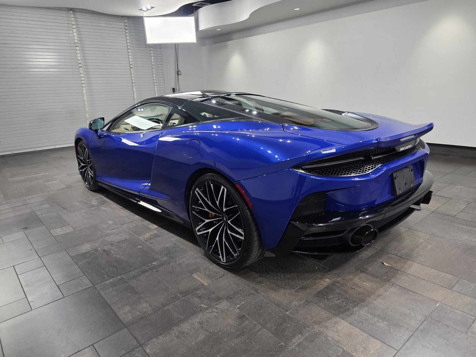 Used 2023 Aurora Blue McLaren  image 4