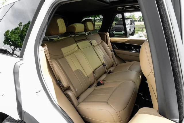 New 2026 Fuji White Land Rover SE image 45
