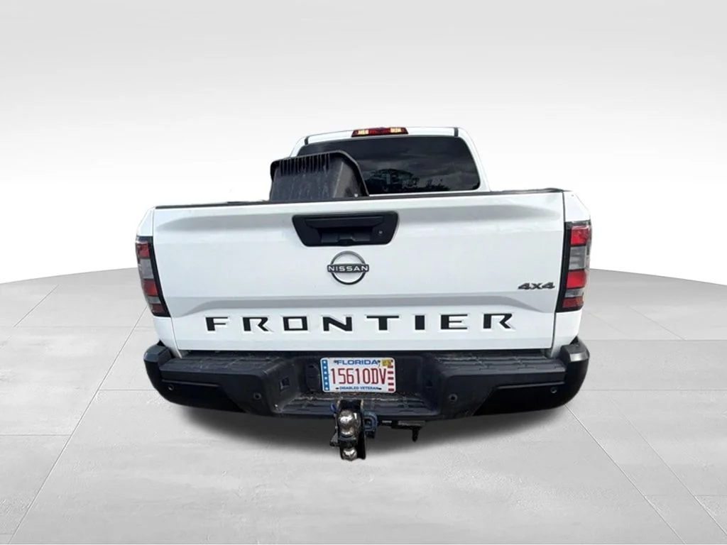 Used 2022 White Nissan S image 6