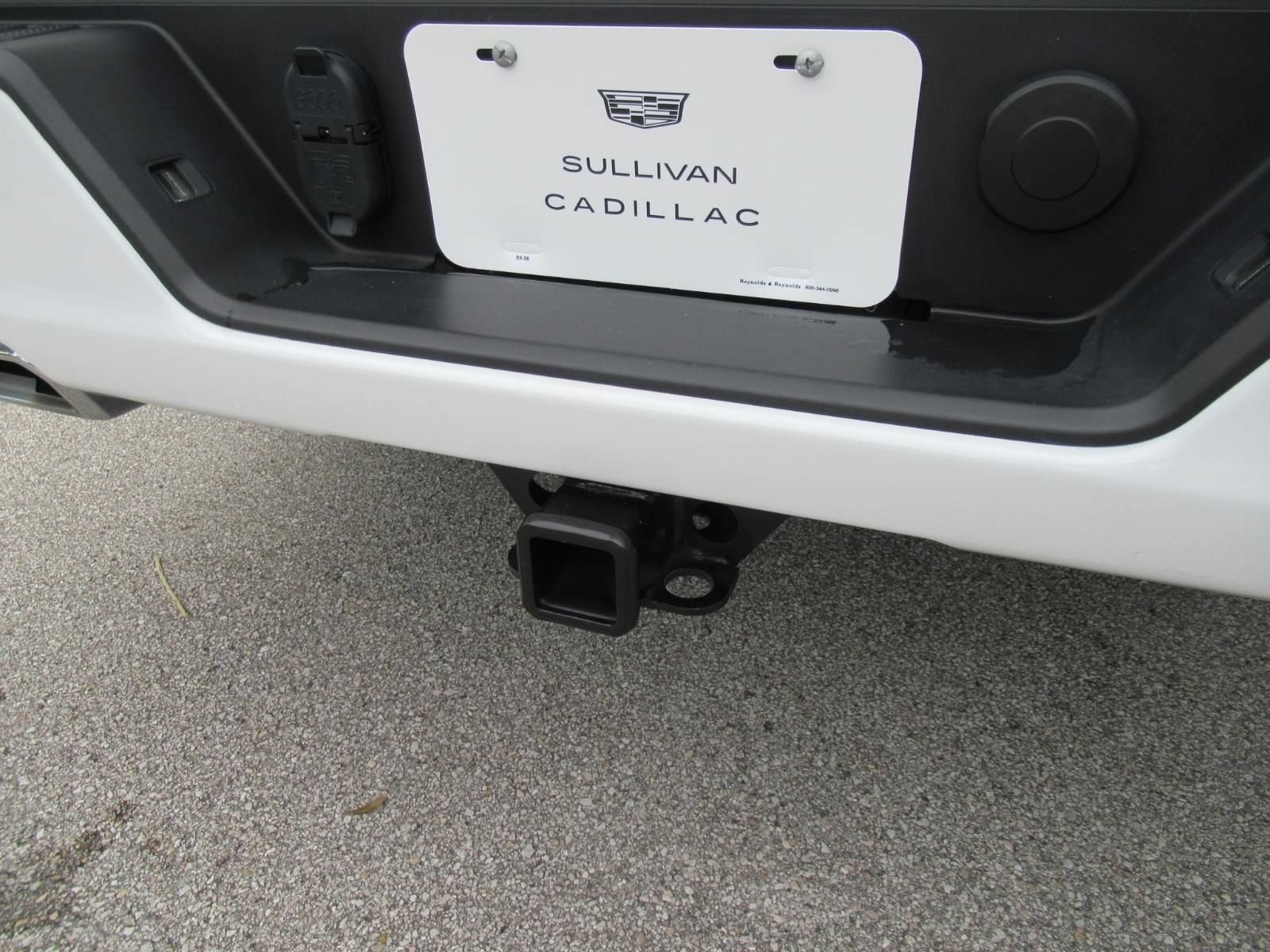 Used 2024 Summit White GMC Elevation image 29