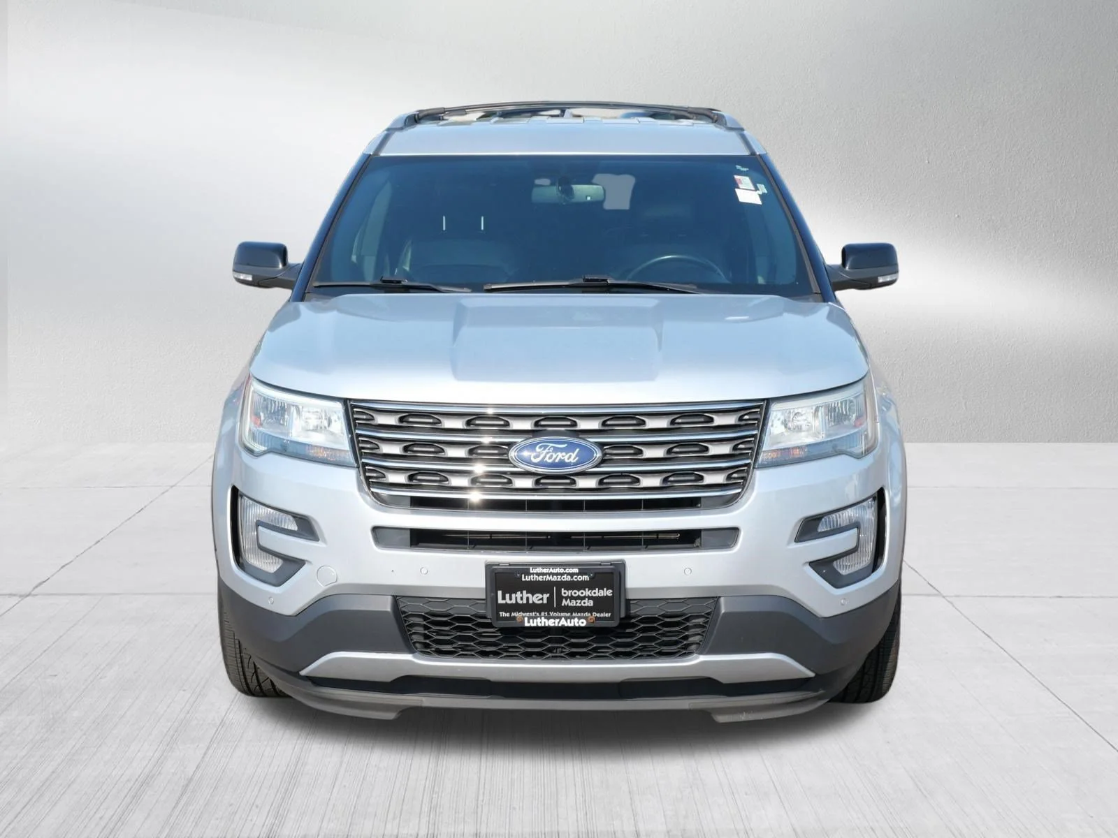 Used 2017 Ingot Silver Metallic Ford XLT image 2