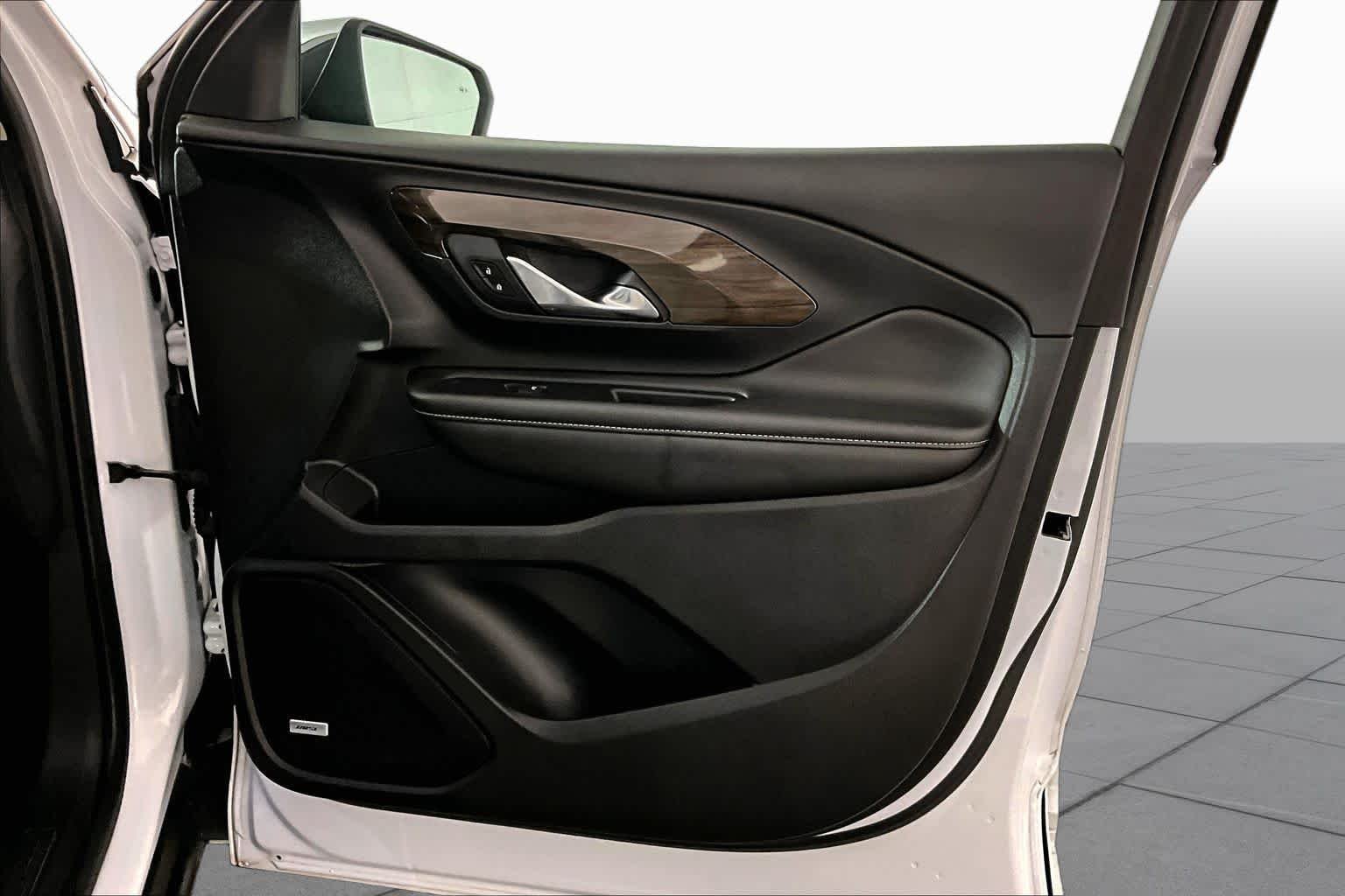 Used 2020 WHITE FROST TRICOAT GMC Denali image 21