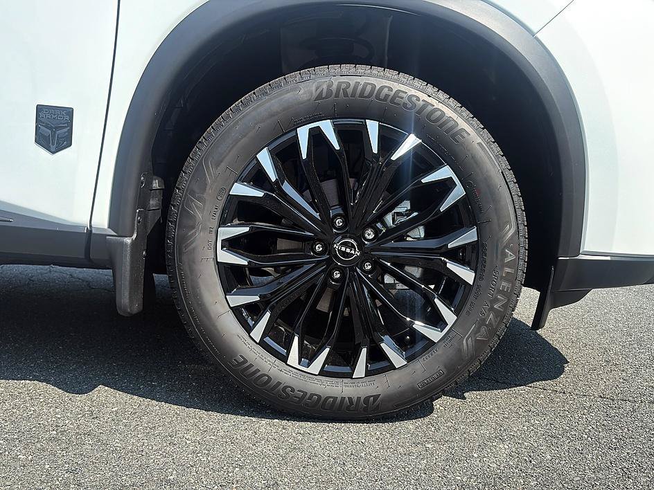 Used 2026 Everest White Pearl Tricoat Nissan Dark Armor image 40