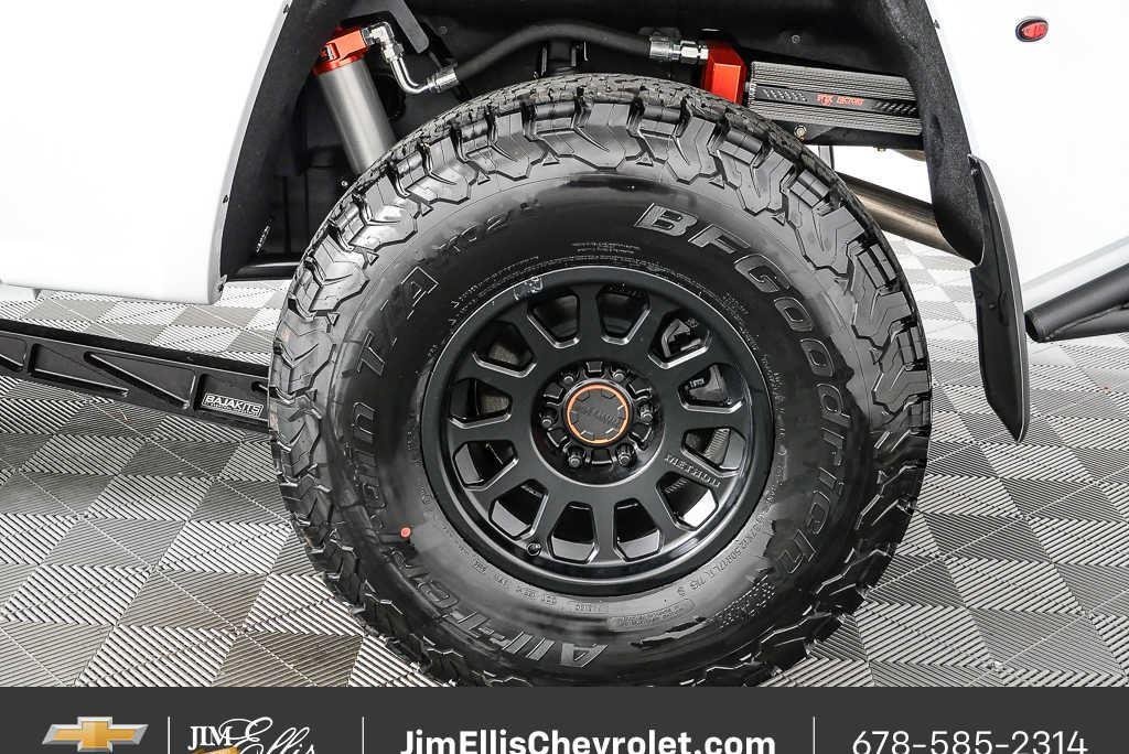 New 2025 Summit White Chevrolet RST image 37
