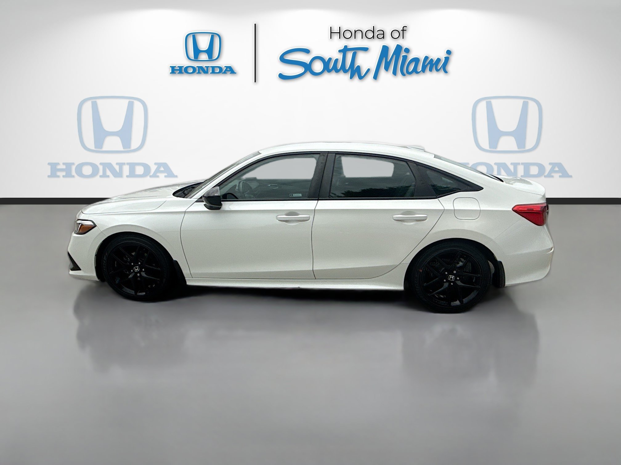 Used 2024 Platinum White Pearl Honda Sport image 4