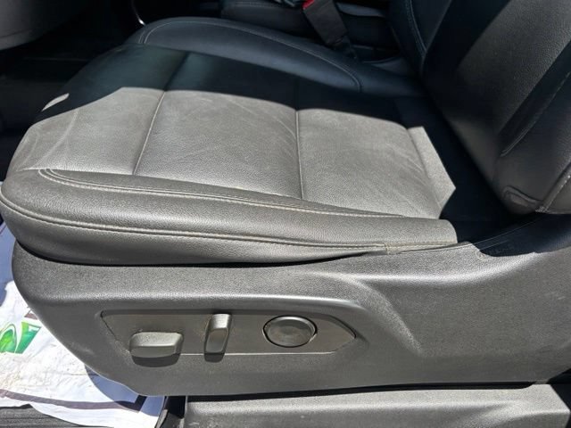 Used 2022 Summit White Chevrolet LT image 17