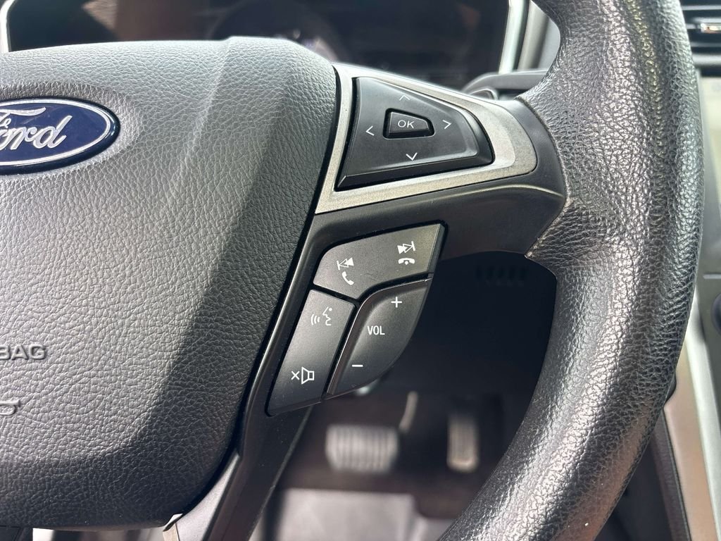 Used 2020 Silver Ford SE image 21