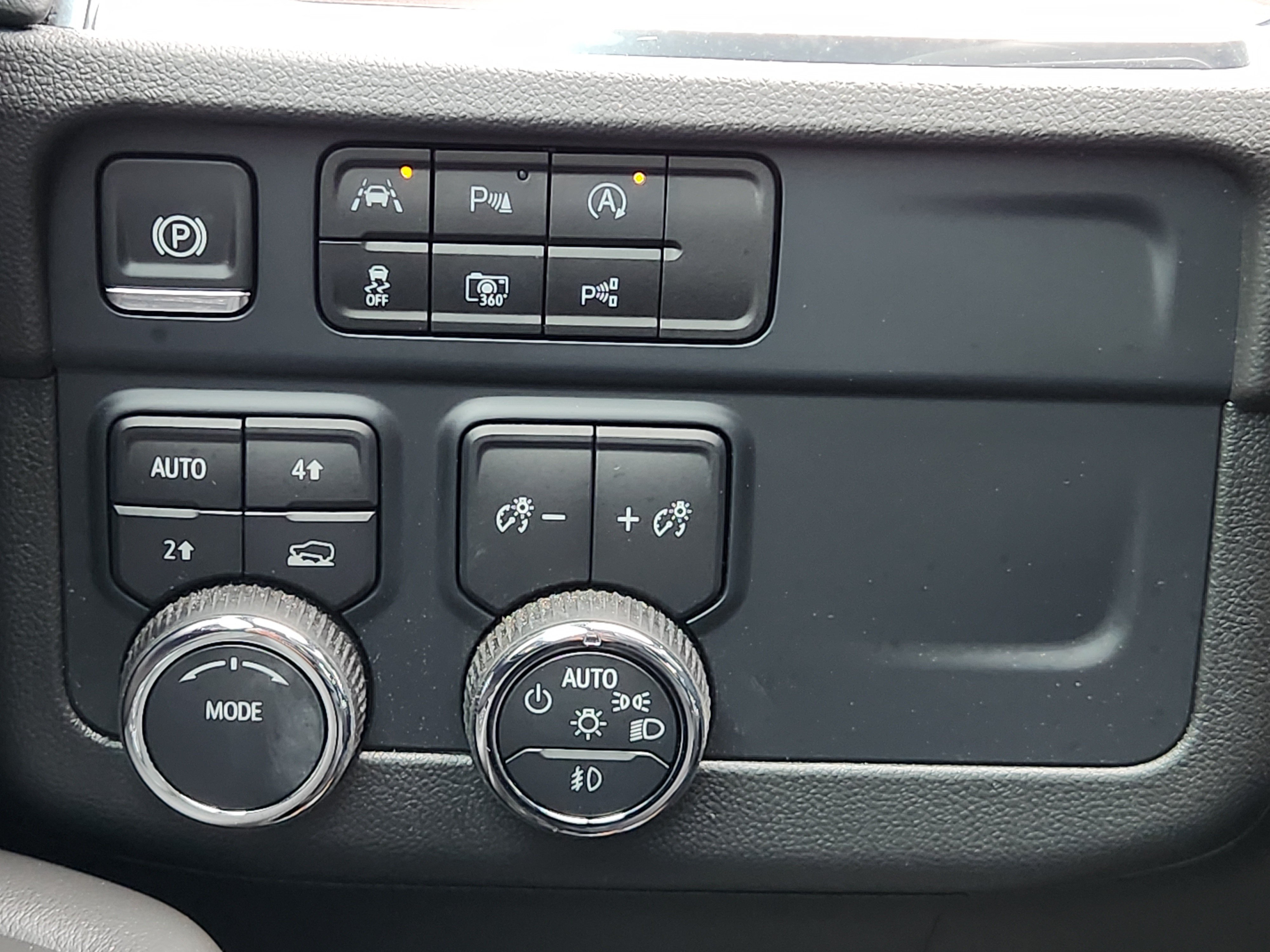 Used 2025 Summit White Chevrolet LT image 25