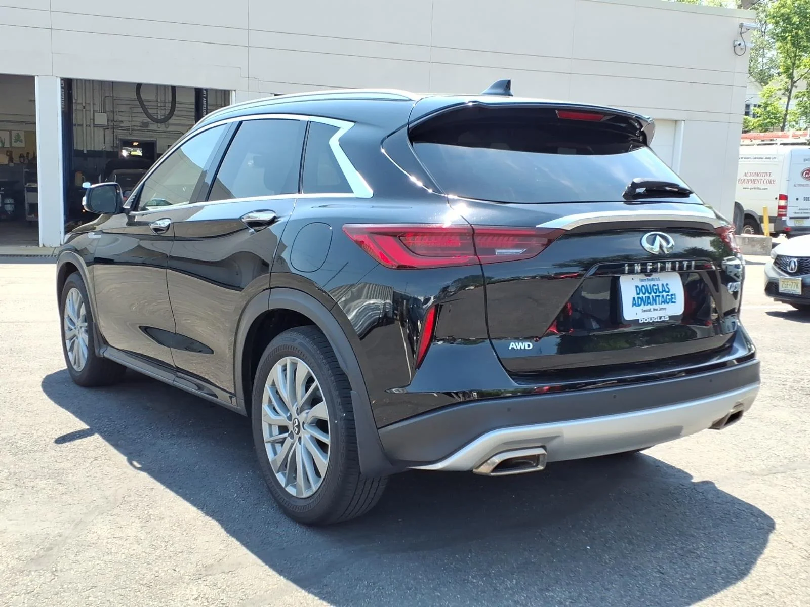 Certified Used 2024 Black INFINITI LUXE image 8