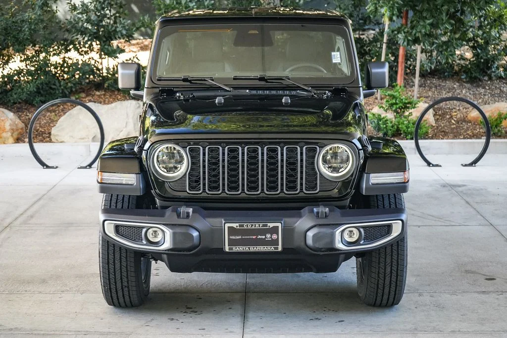 New 2026 Black Clear-Coat Exterior Paint Jeep Sahara image 2