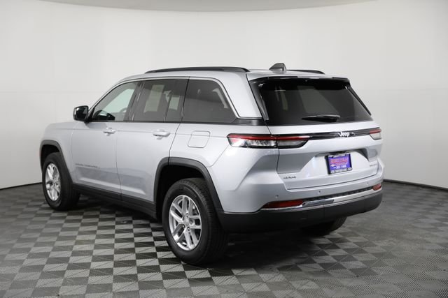 Used 2025 Silver Jeep Laredo image 24