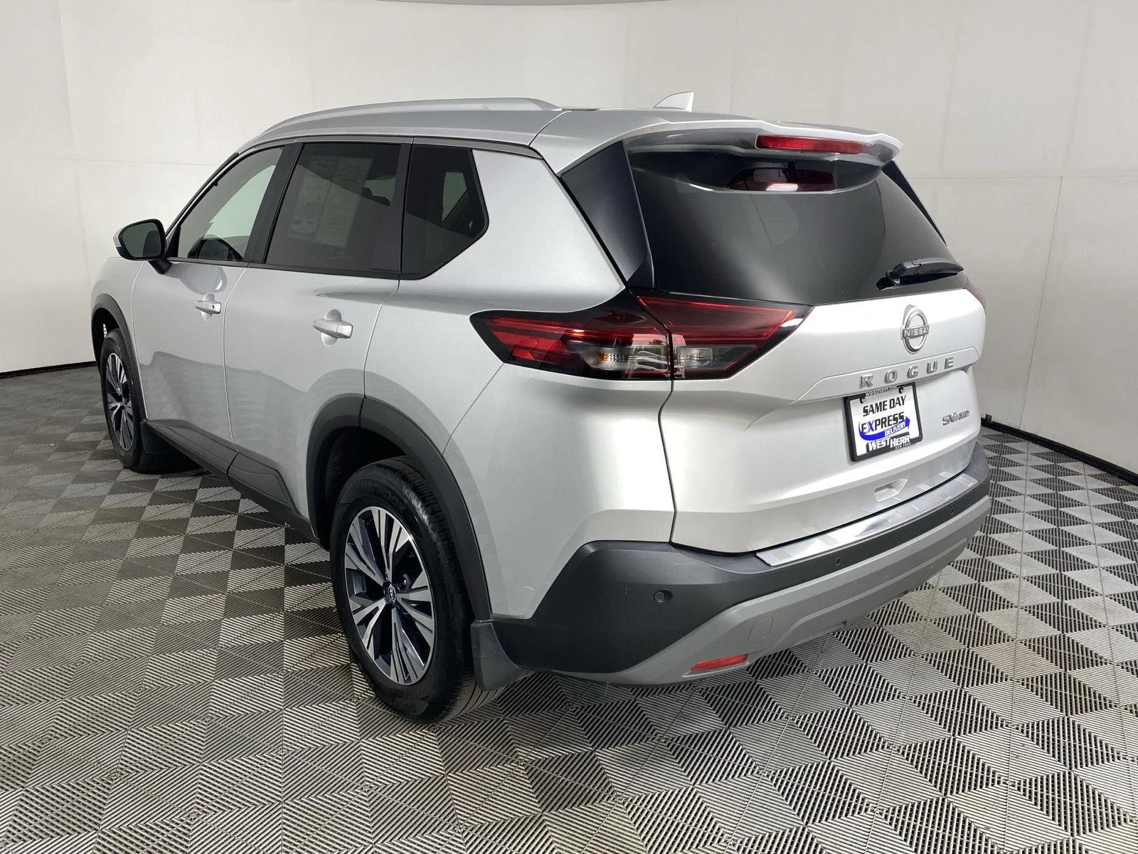 Certified Used 2023 Brilliant Silver Metallic Nissan SV image 5