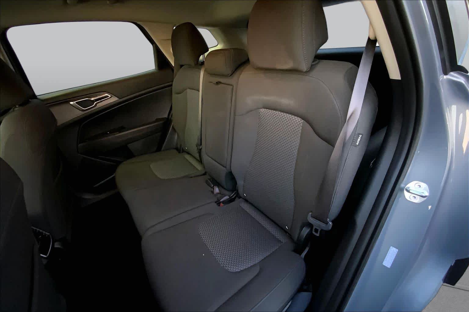 Used 2025 Everlasting Silver Kia LX image 18
