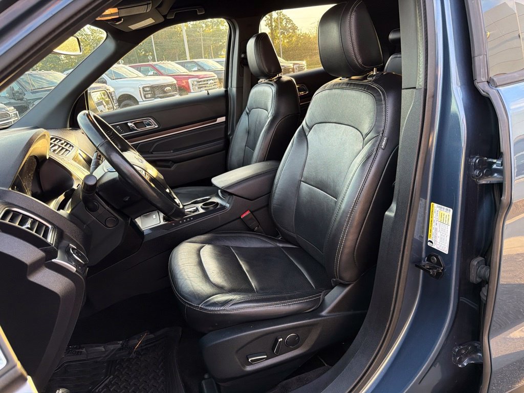 Used 2018 Blue Metallic Ford Limited image 10