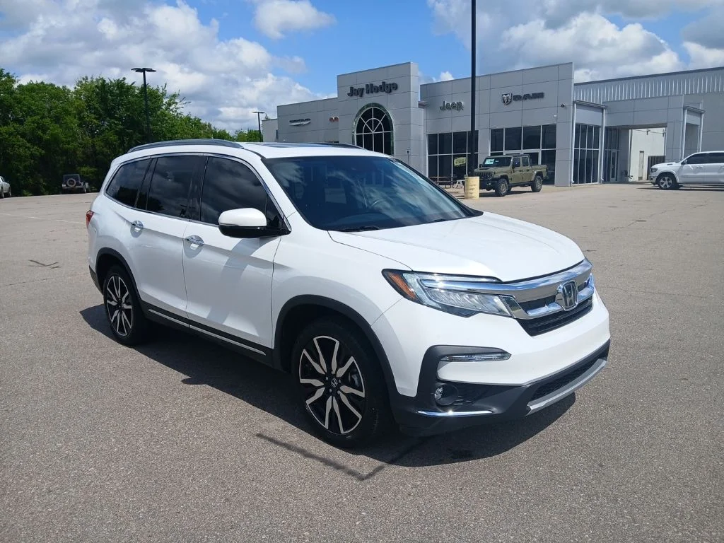 Used 2020 White Honda Touring image 1