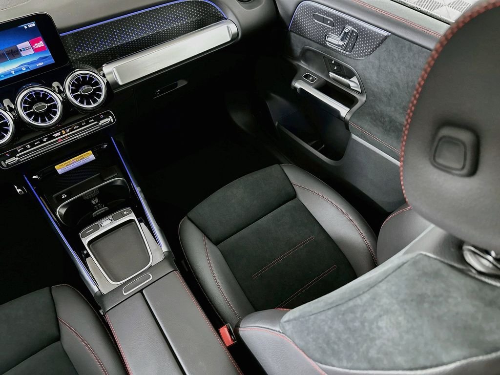 New 2026 Polar White Mercedes-Benz GLB 35 AMG® image 25