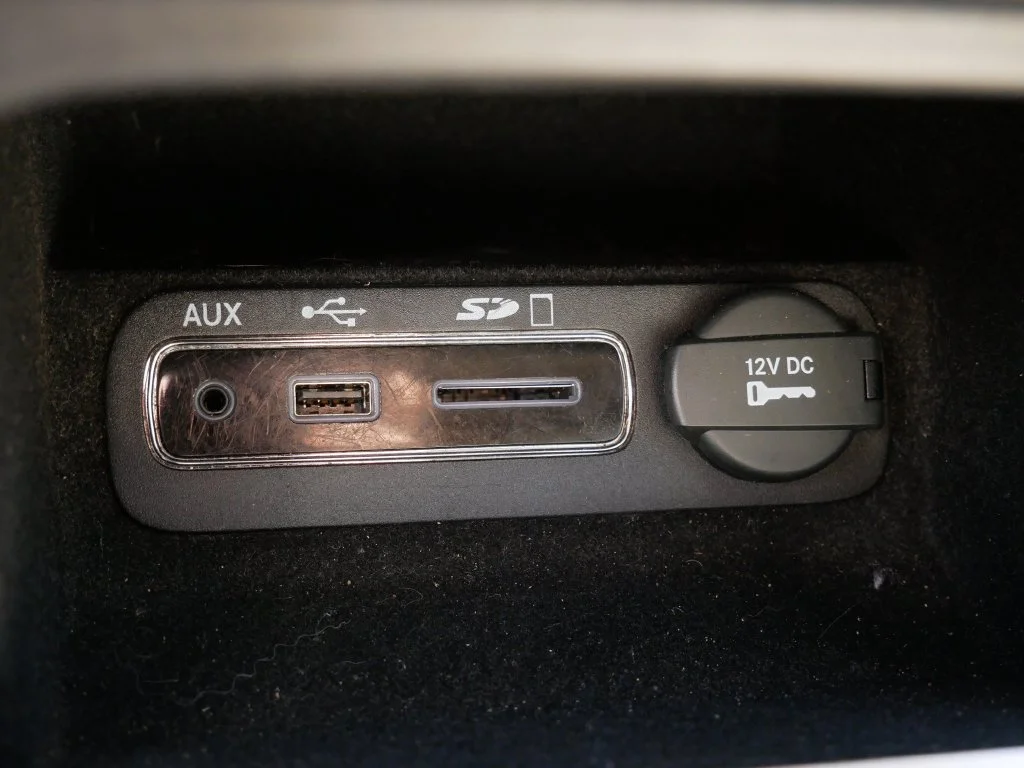 Used 2015 White Jeep Limited image 26