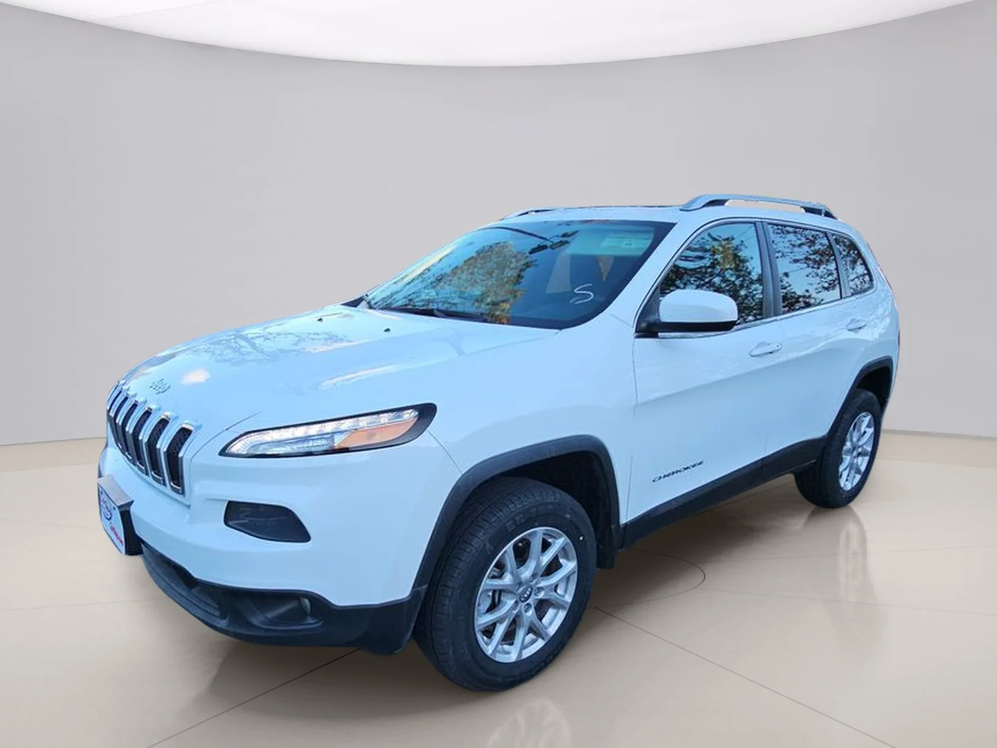 Used 2014 White Jeep Latitude Sport Utili image 1