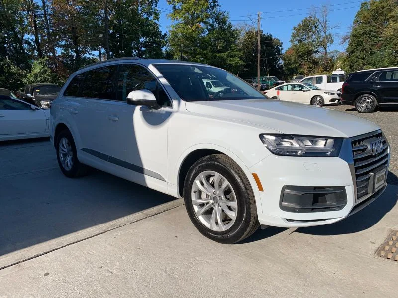 Used 2019 White Audi 55 TFSI Premium Plus Sport Utility 4D image 18