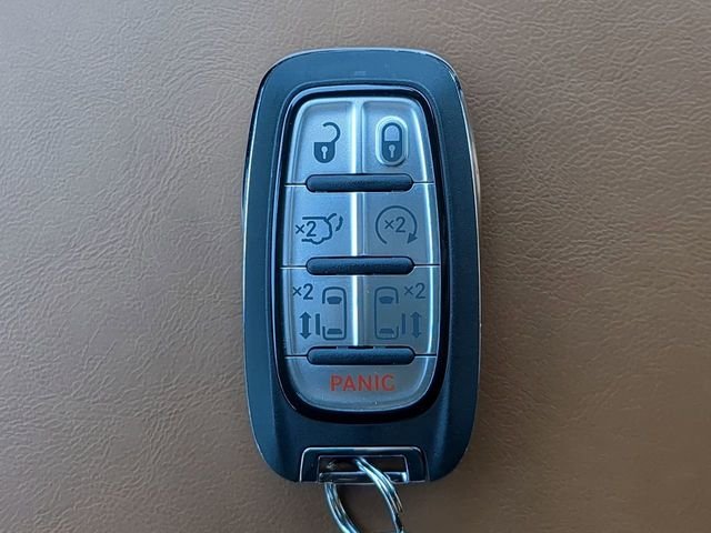 New 2026 Bright White Clear-Coat Exterior Paint Chrysler Pinnacle image 40