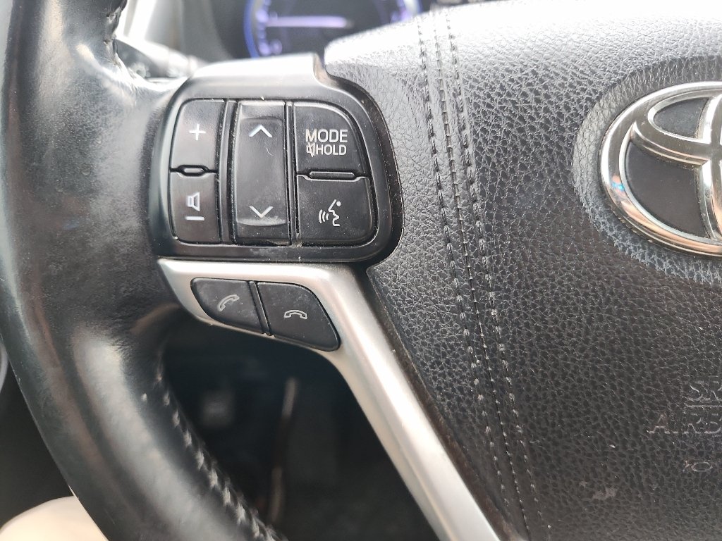 Used 2018 Blizzard Pearl Toyota SE image 25