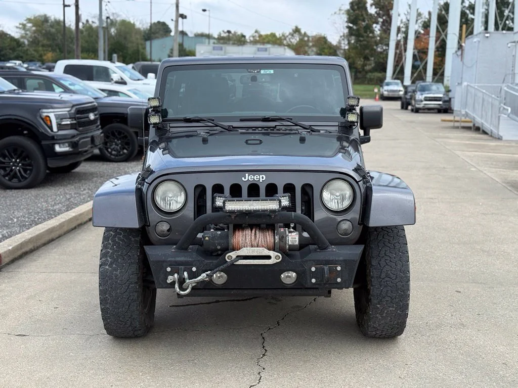 Used 2014 Gray Jeep Unlimited Sahara image 3