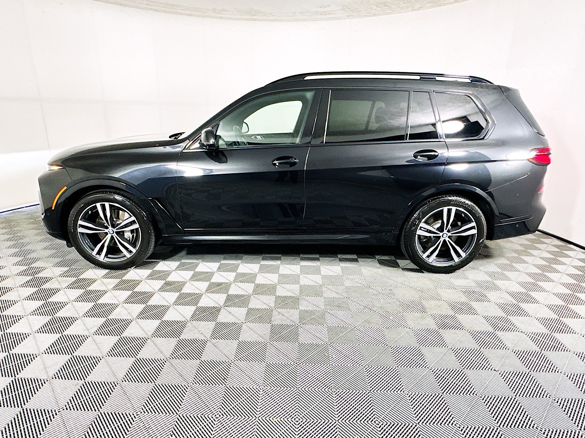 2024 BMW X7 thumbnail 8