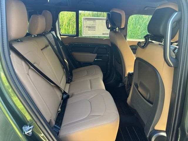 New 2026 Woolstone Green Land Rover X-Dynamic SE image 17
