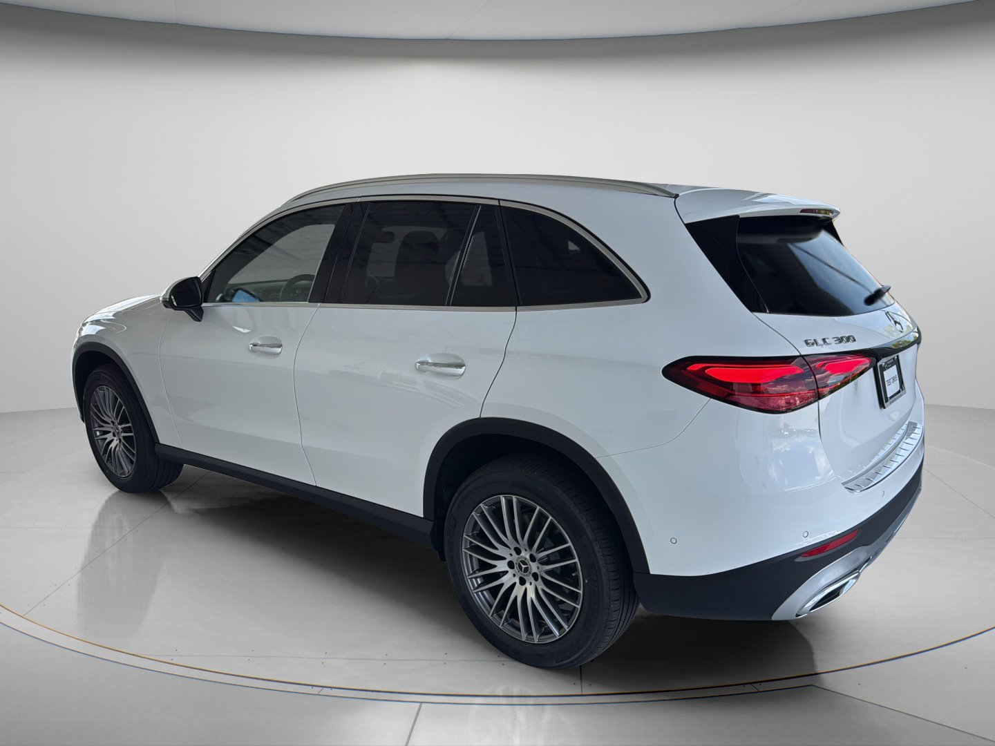 New 2026 Polar White Mercedes-Benz GLC 300 image 3