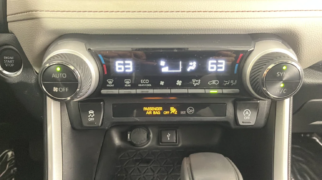 Used 2020 Green Toyota XLE image 33
