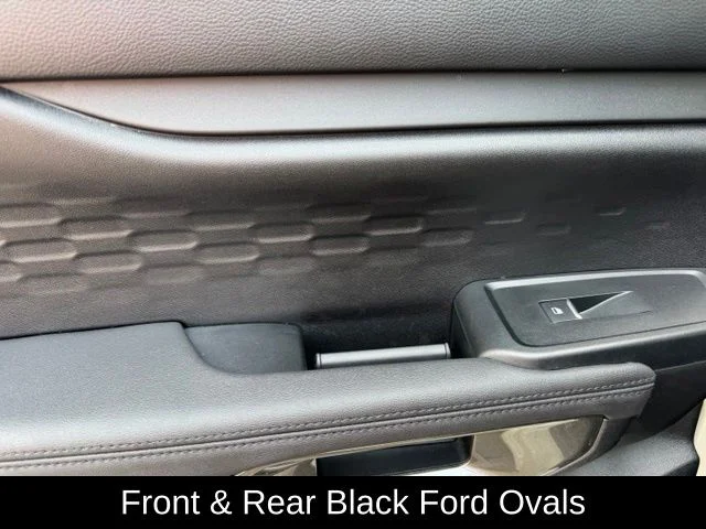 Used 2025 Beige Ford XLT image 17