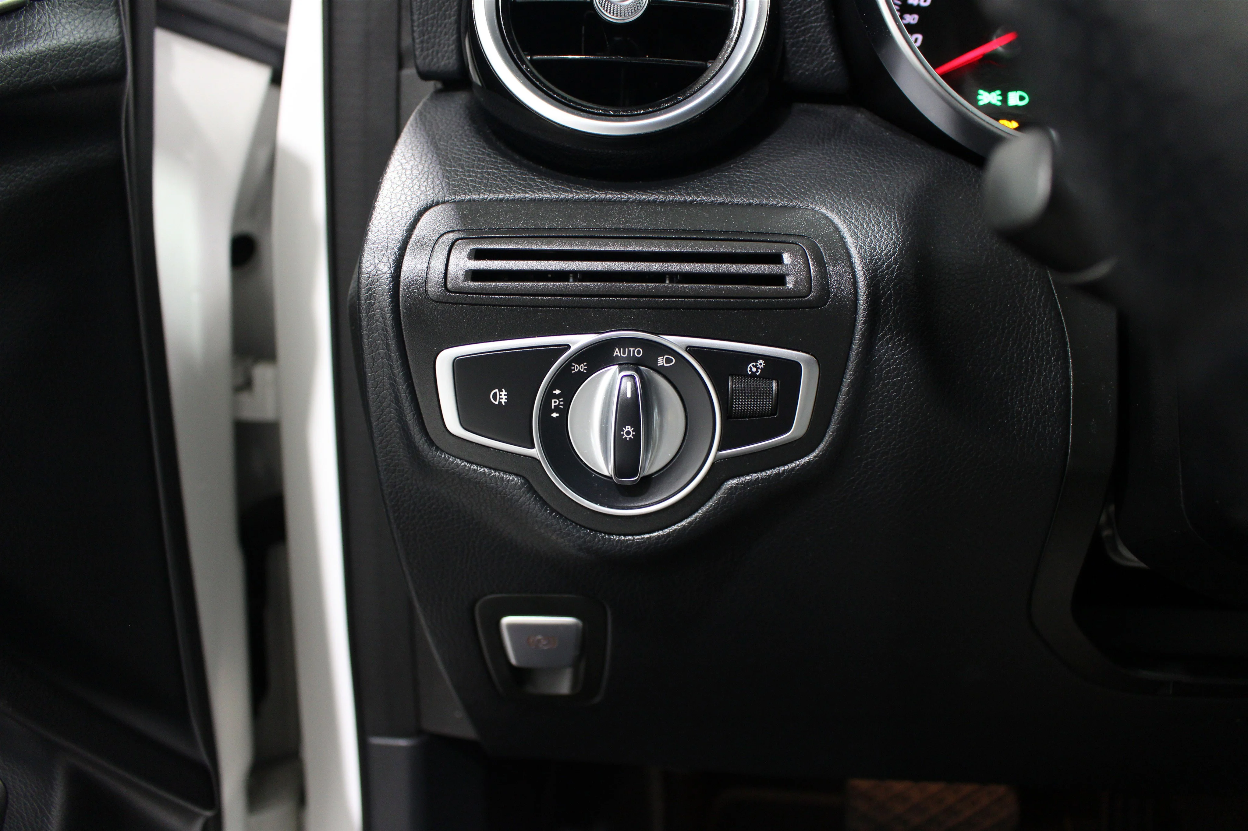 Used 2019 Polar White Mercedes-Benz GLC 300 image 10