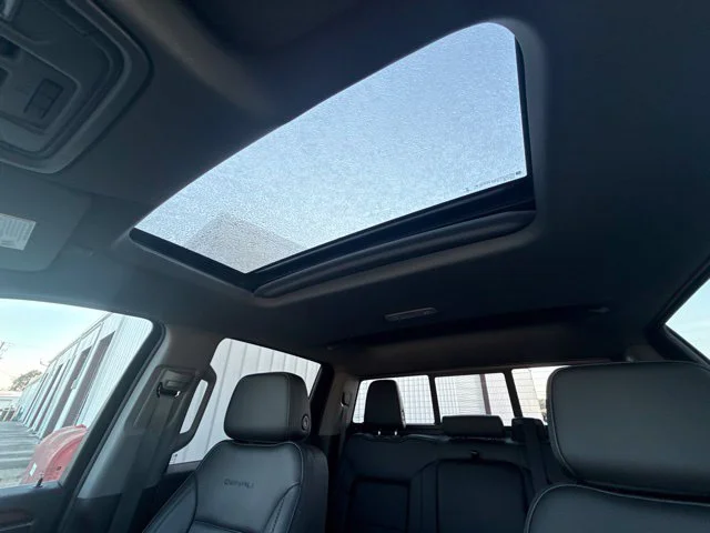 Used 2023 White GMC Denali image 41