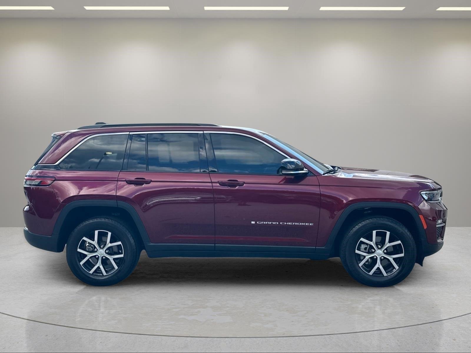 Used 2024 Velvet Red Pearlcoat Jeep Limited image 7
