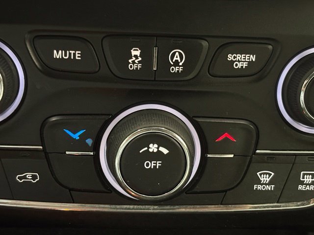 Used 2019 Black Jeep Latitude image 39